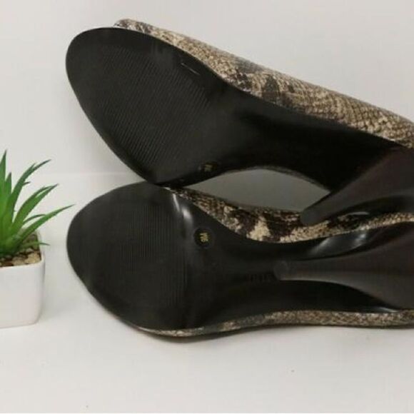 Gianni Bini Animal Print Snake Peep Toe Leather Pumps - Picture 6 of 7